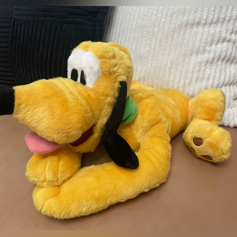Pluto Authentic Disney Store Exclusive 
Original Plush Vintage 15"